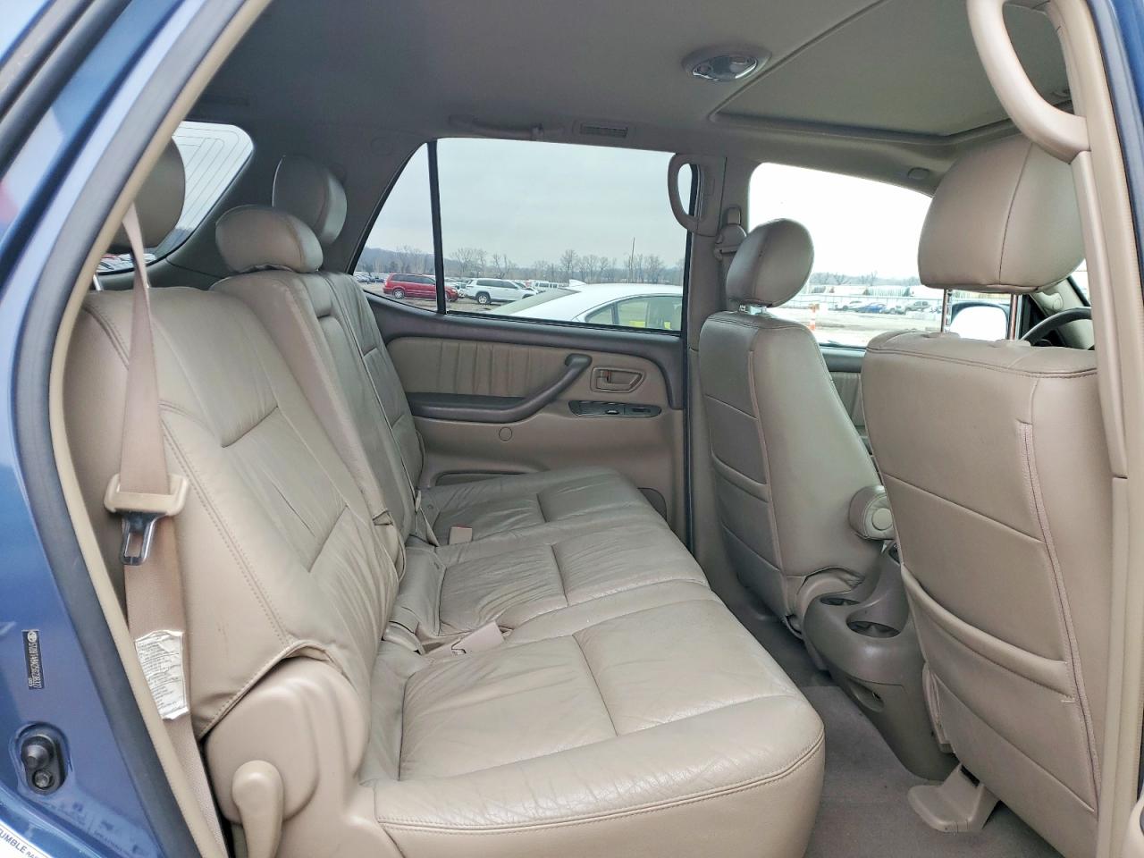 2005 Toyota Sequoia VIN 5TDBT48A25S238327 photo 11