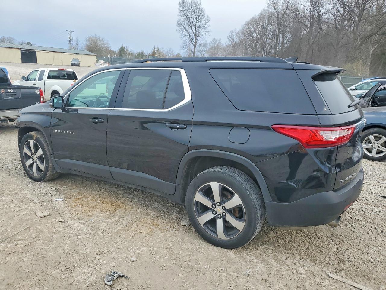 2020 Traverse VIN 1GNEVHKW7LJ317853 photo 2