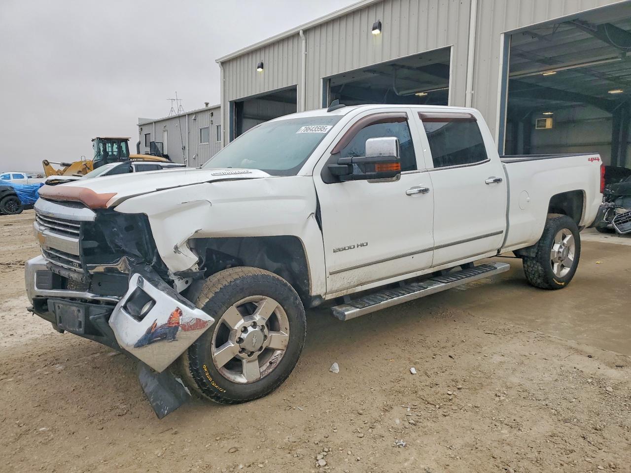 2015 Chevrolet All models VIN 1GC1KWE80FF504456 photo 1