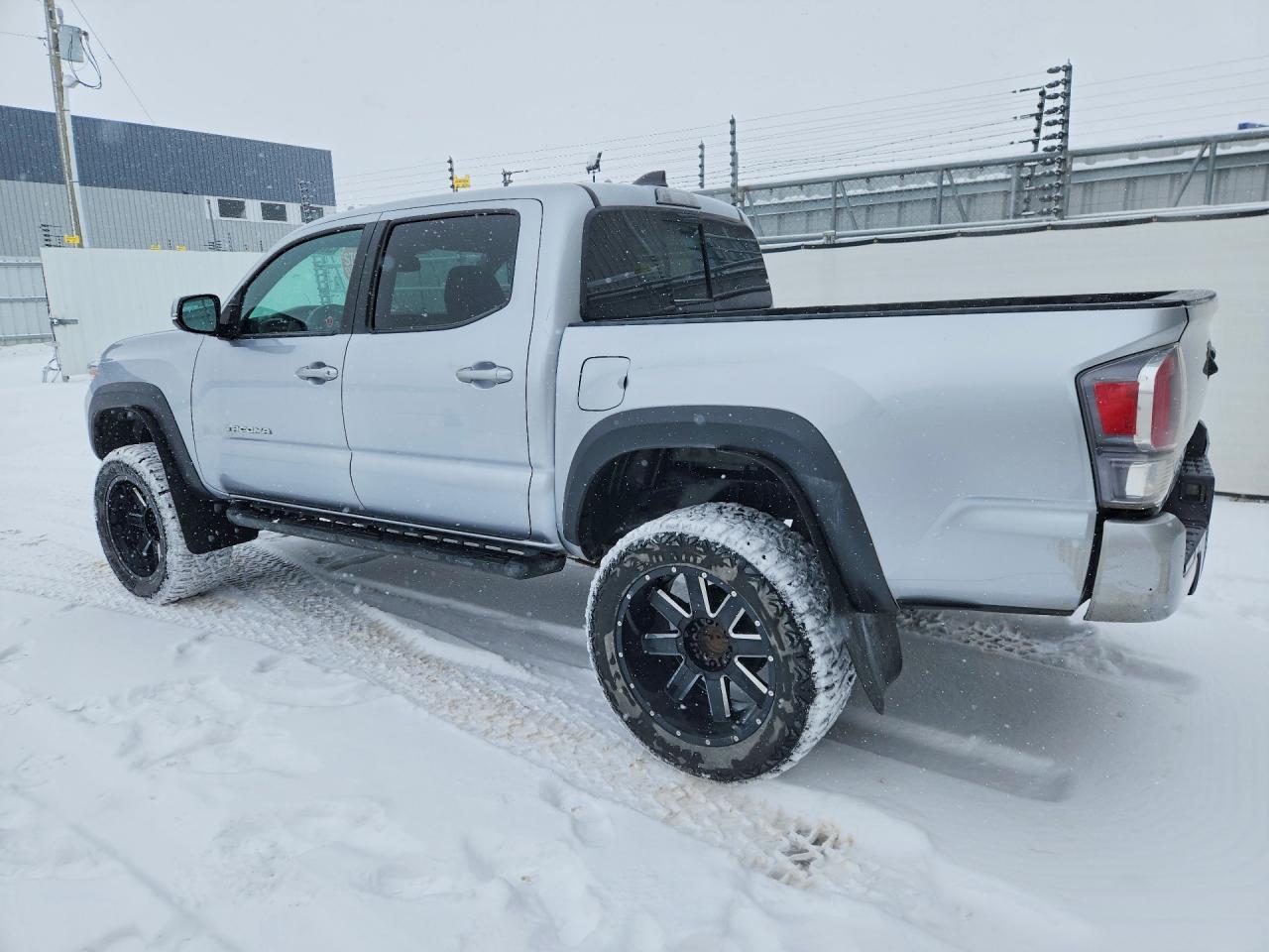 2022 Toyota Tacoma sr VIN 3TYCZ5ANXNT058071 photo 2