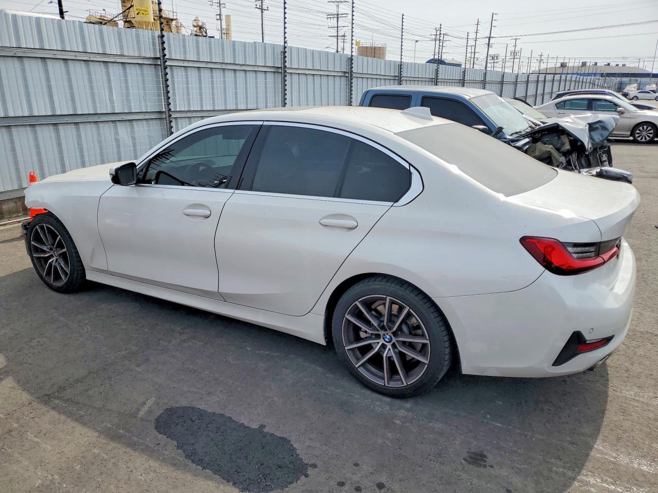2019 BMW 3 series VIN 3MW5R1J53K8B01969 photo 2