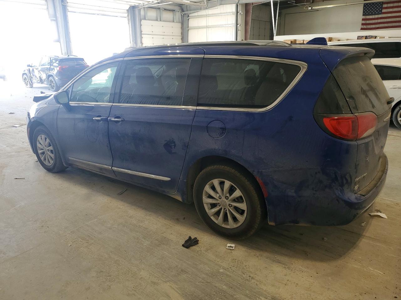 2019 Chrysler Pacifica VIN 2C4RC1BG9KR548389 photo 2