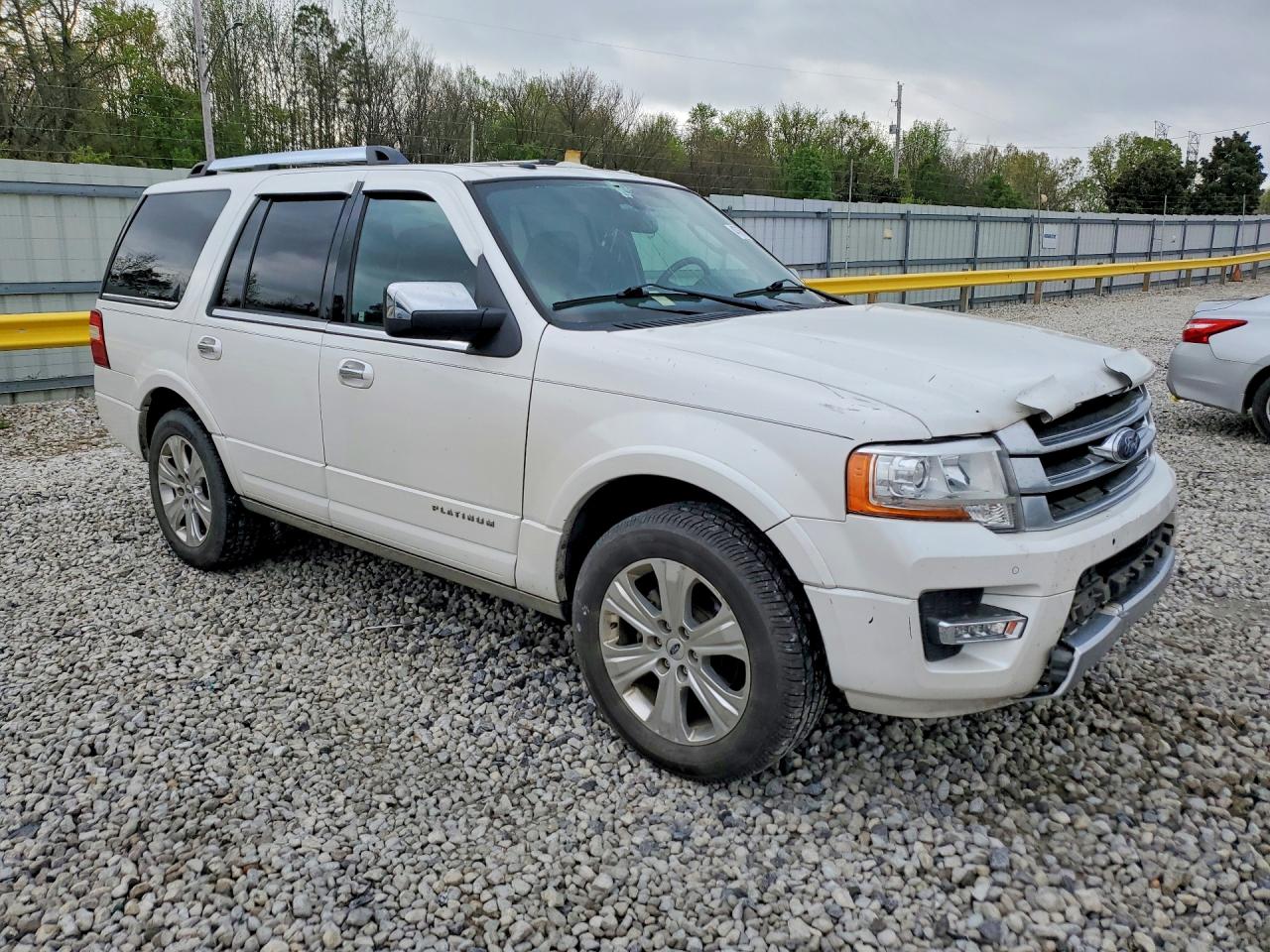2015 Ford Expedition VIN 1FMJU1MT1FEF00937 photo 4