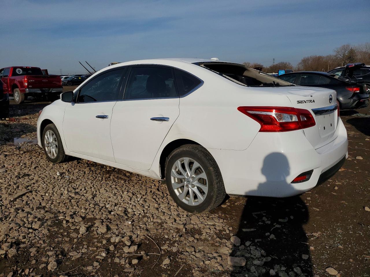 2018 Nissan Sentra VIN 3N1AB7AP7JY243169 photo 2