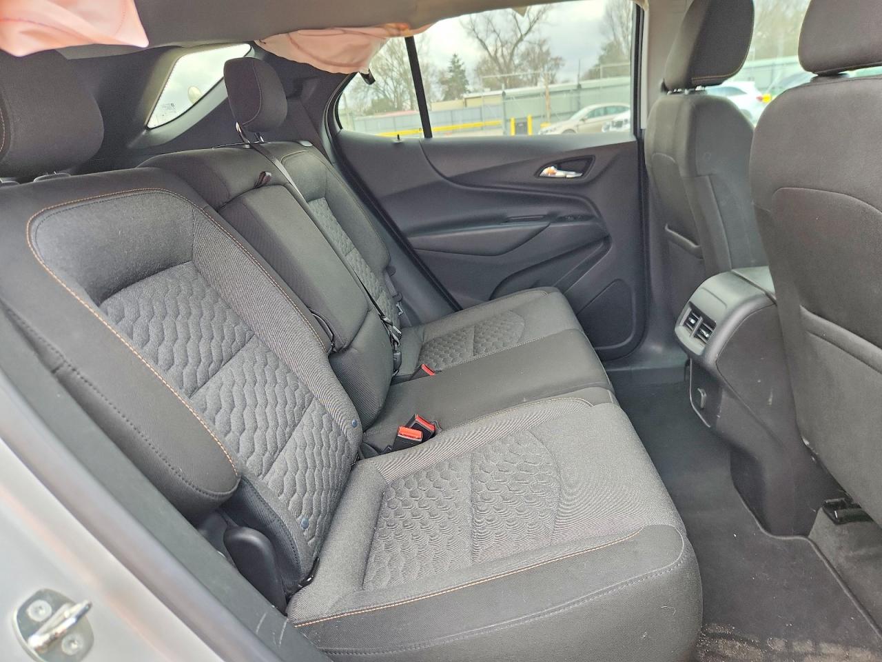 2018 Chev Equinox VIN 2GNAXJEV0J6182065 photo 10