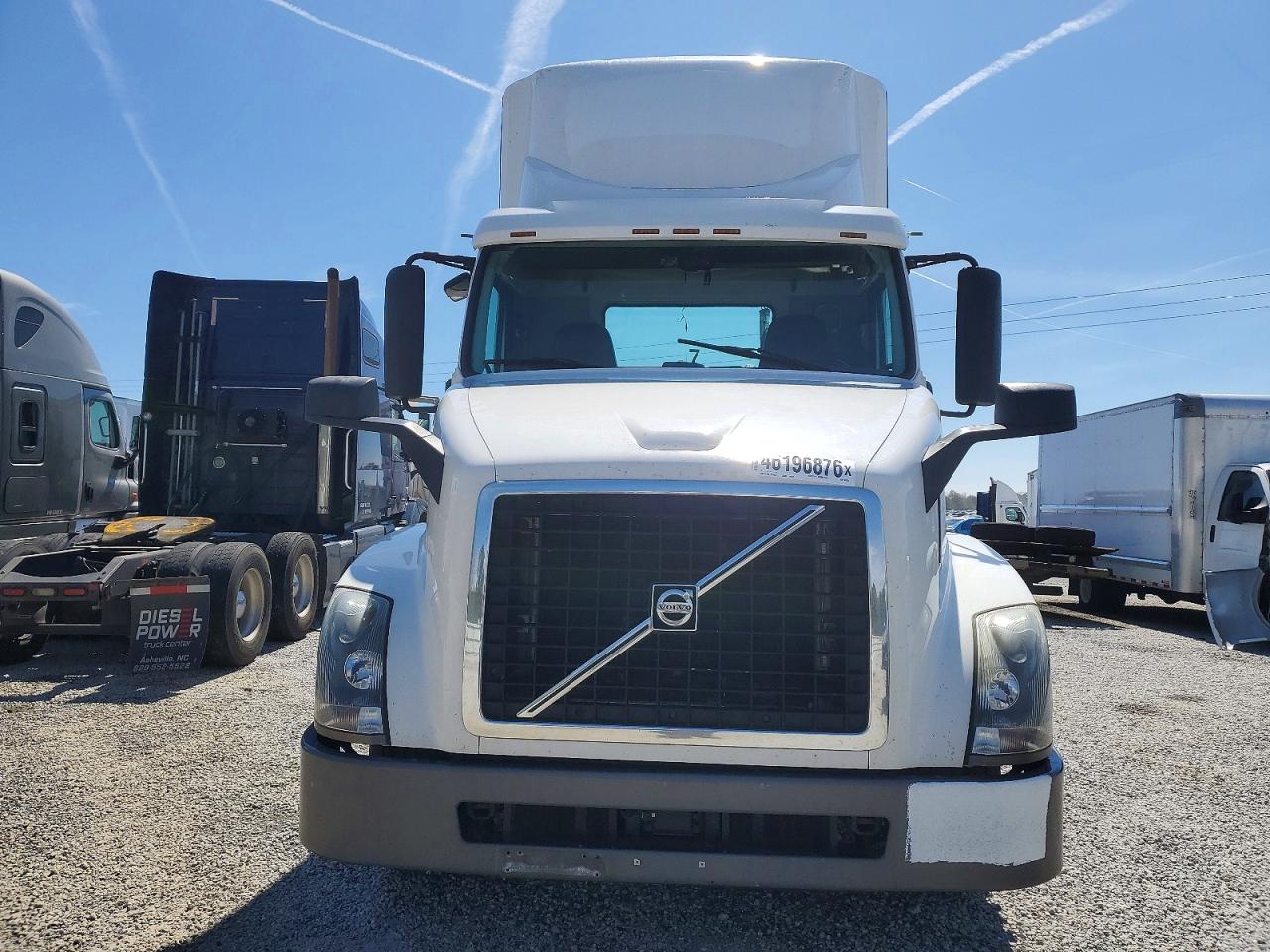 2017 Volvo Vn VIN 4V4N39TG7HN988035 photo 9
