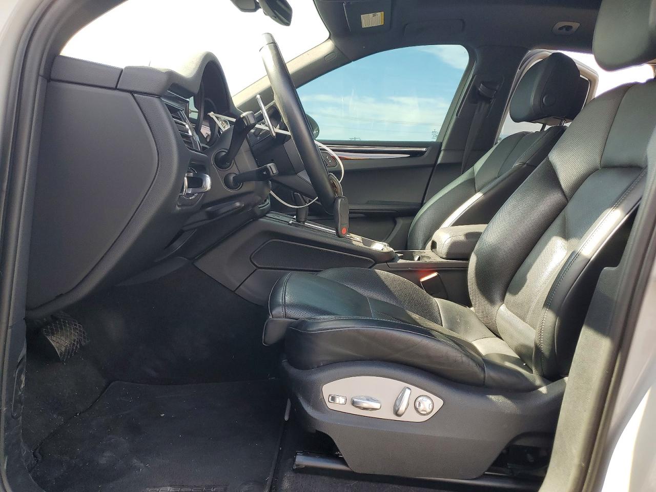 2024 Porsche Macan VIN WP1AA2A52RLB04393 photo 7