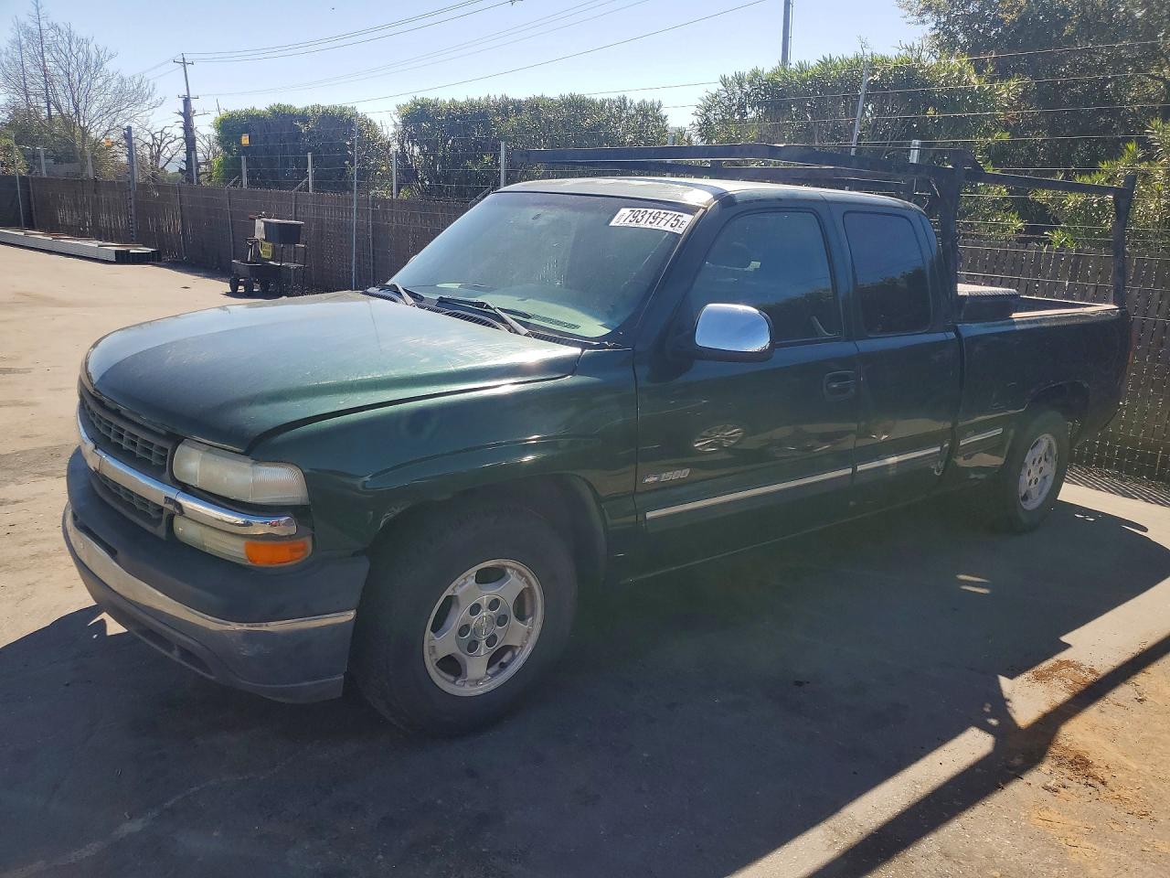 2002 Chevrolet Silverado VIN 2GCEC19V521223630 photo 1