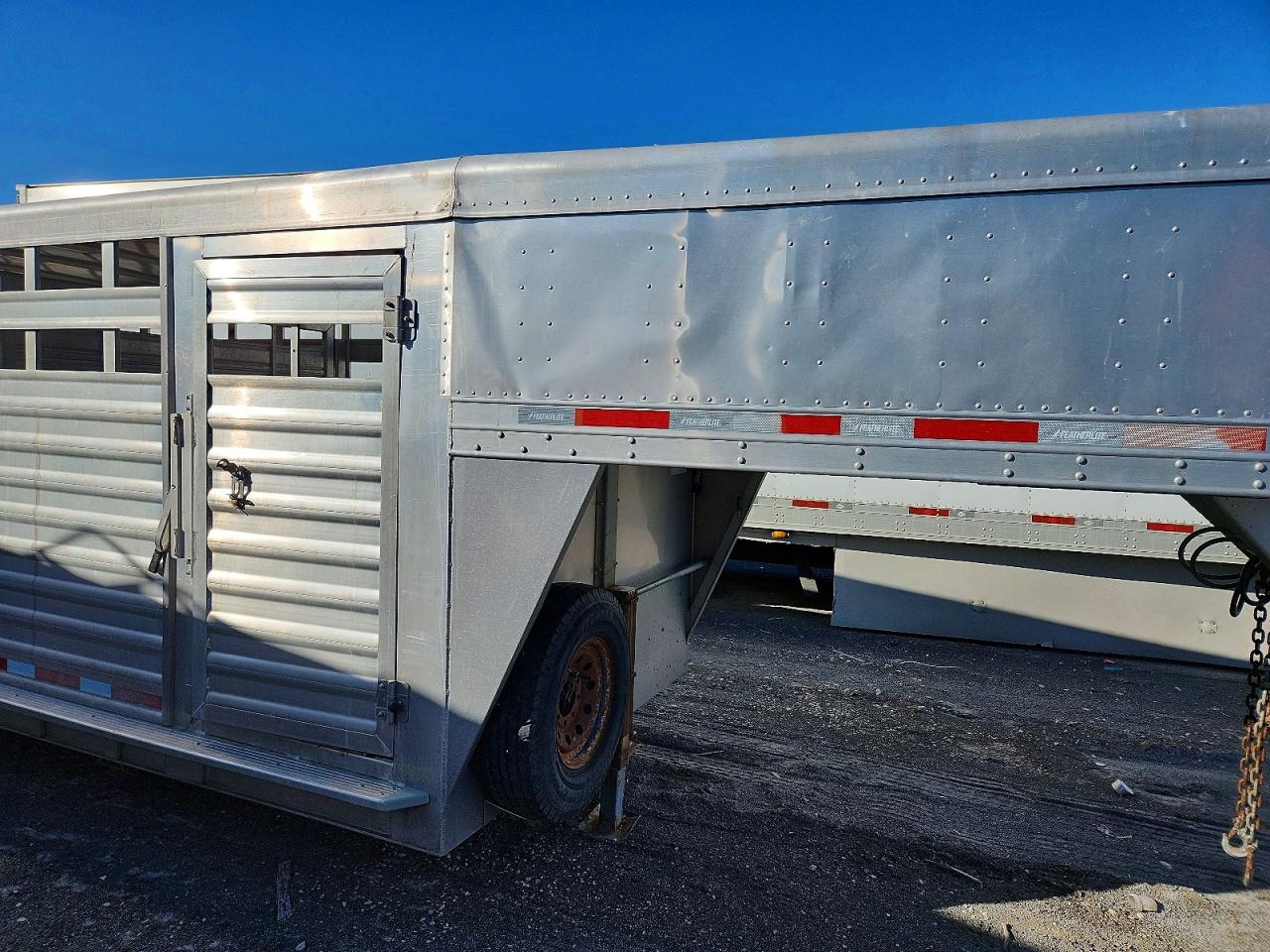 2010 FEATHERLITE 8127 VIN 4FGB22420AC115721 photo 9