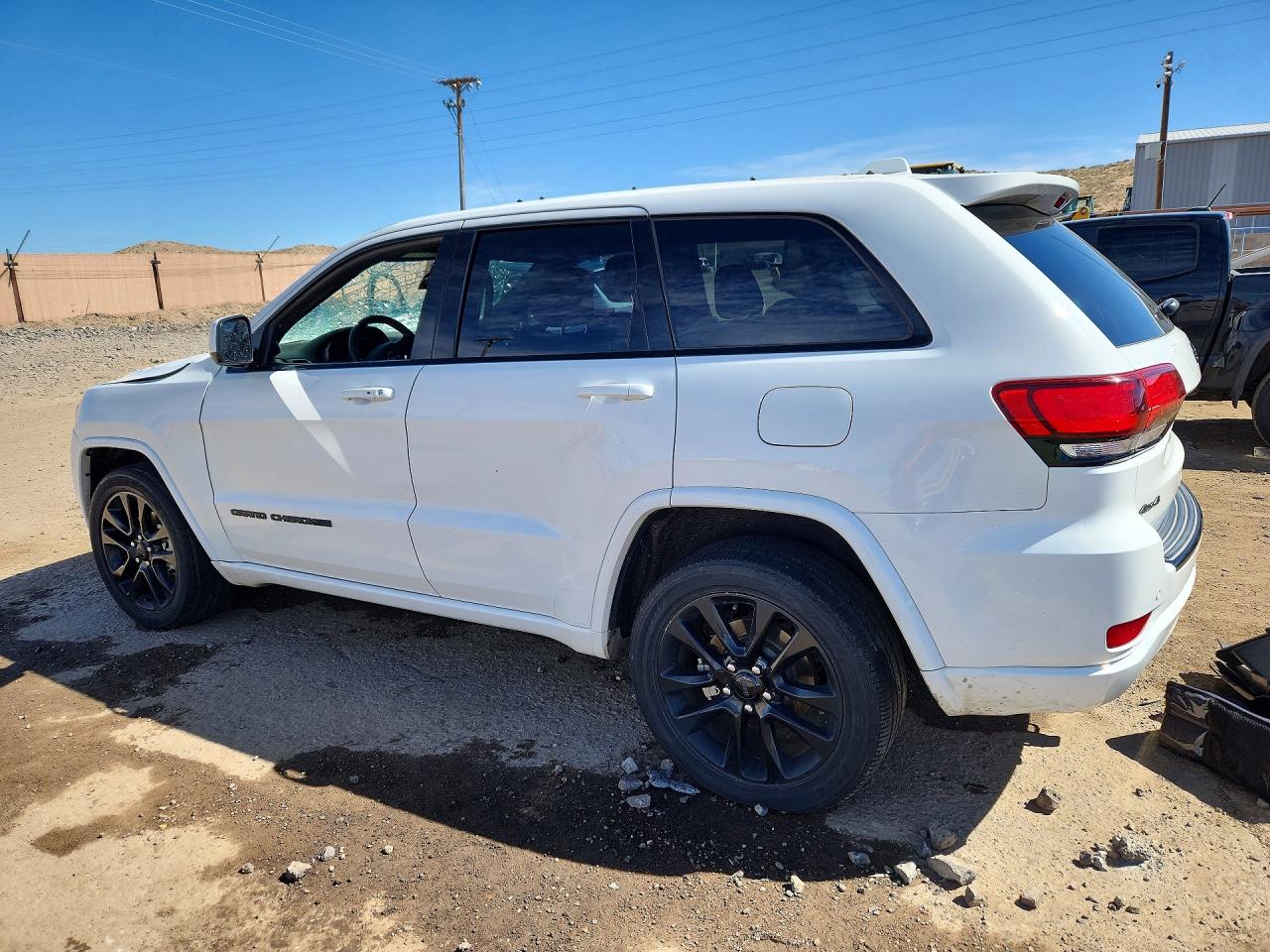 2018 Jeep Cherokee VIN 1C4RJFAGXJC436535 photo 2