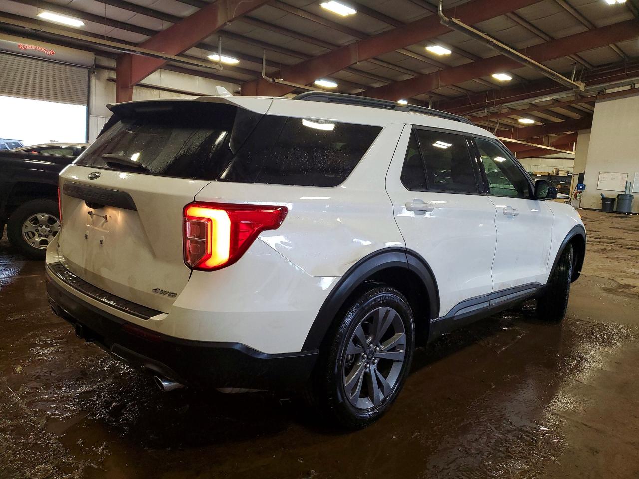 2024 Ford Explorer VIN 1FMSK8DH1RGA15589 photo 3