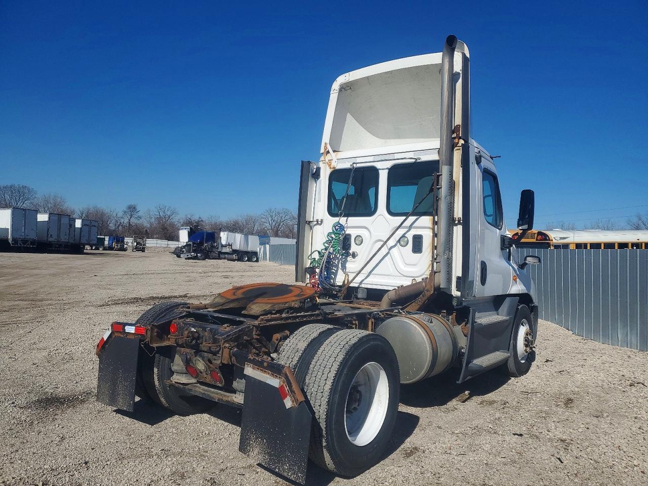 2016 FREIGHTLINER All other VIN 1FUBGEDV9GLHC5703 photo 4