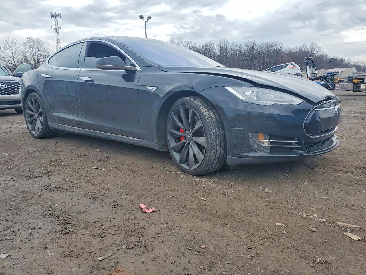2015 Tesla Model s VIN 5YJSA1E43FF118352 photo 4