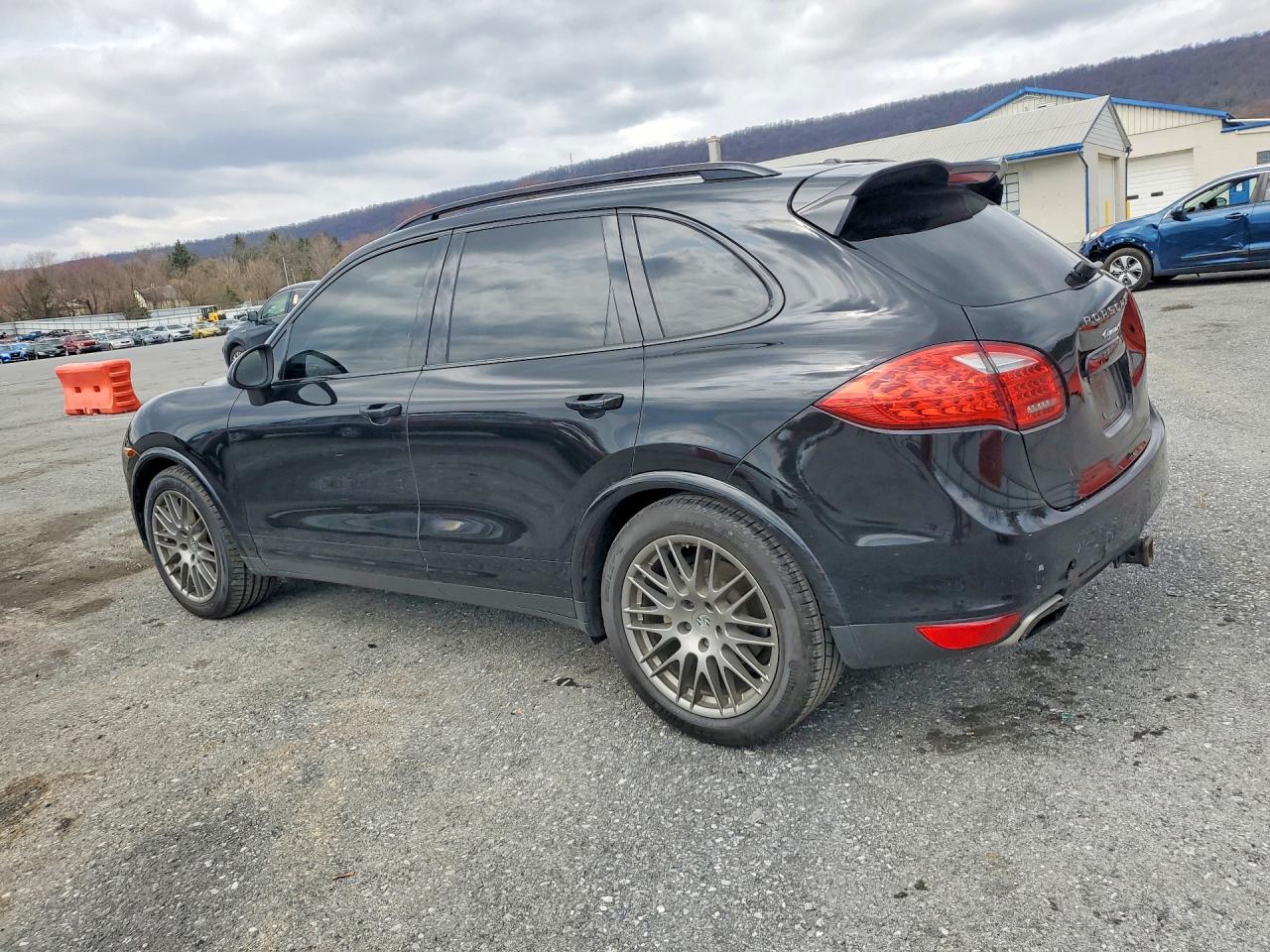 2014 Porsche Cayenne s VIN WP1AB2A28ELA55133 photo 2