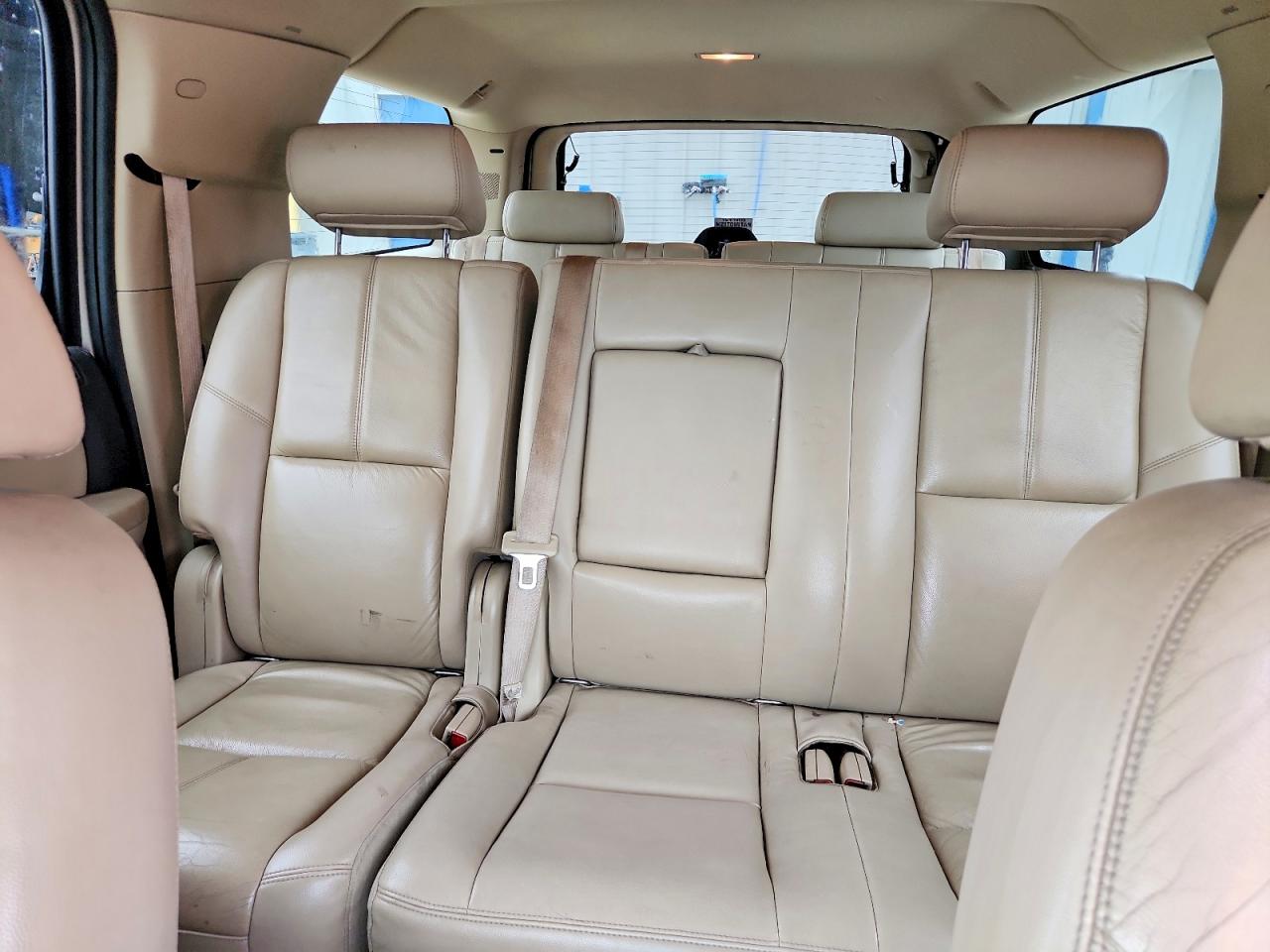 2008 Chevrolet Suburban VIN 1GNFK16328J110136 photo 10