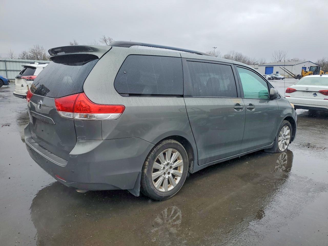 2012 Toyota All models VIN 5TDYK3DC0CS196655 photo 3