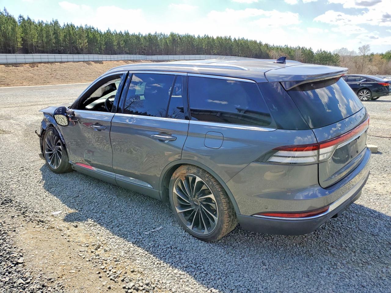 2022 Lincoln Aviator VIN 5LM5J7XC5NGL07909 photo 2