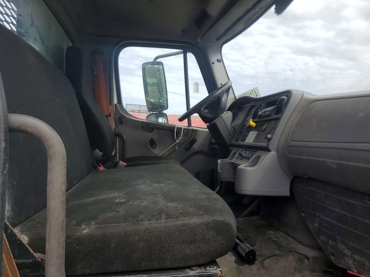 2017 FREIGHTLINER All other VIN 1FVHCYCY1HHJB2247 photo 5