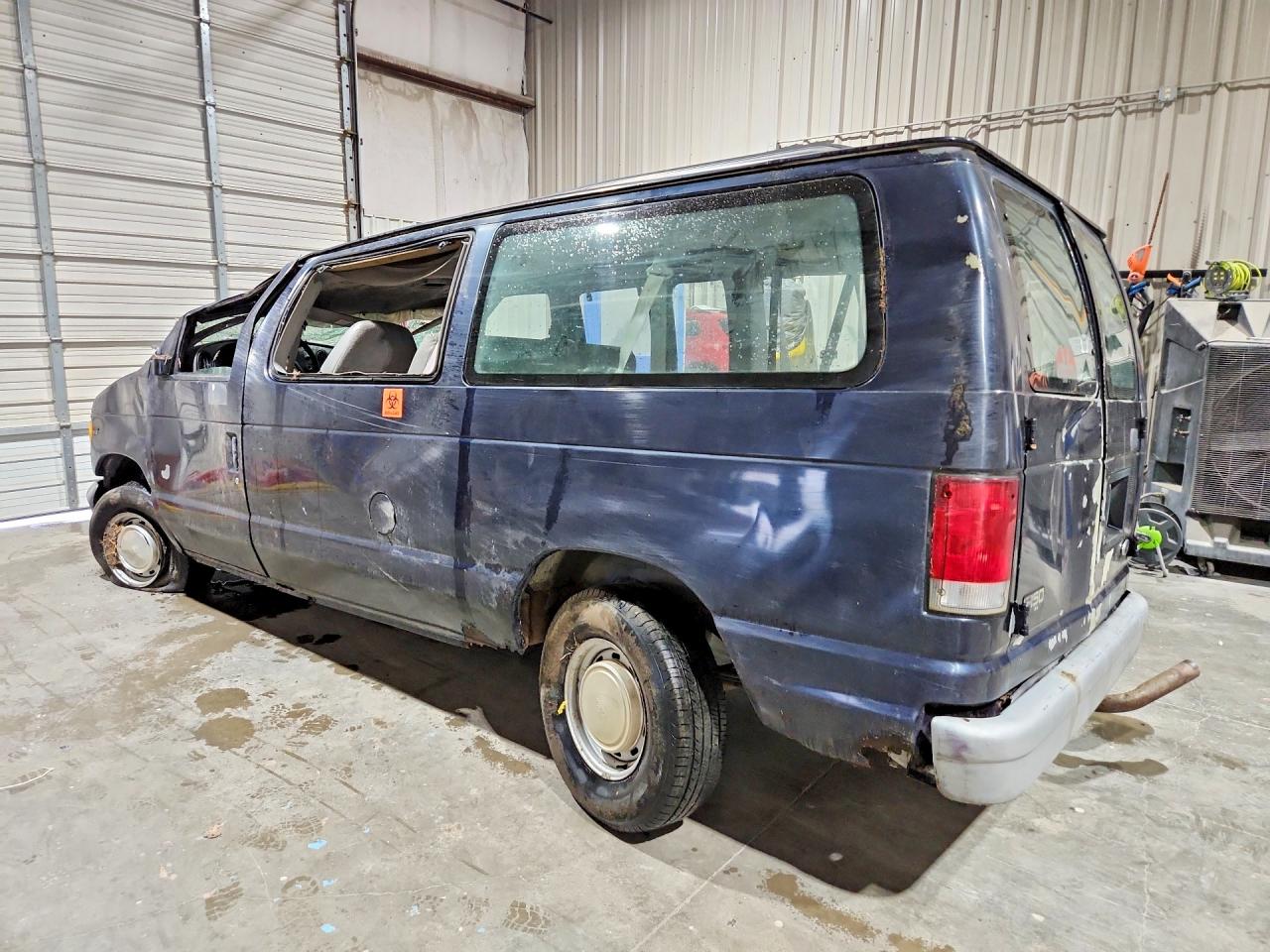 2000 Ford Econoline VIN 1FMRE11W4YHA39734 photo 2