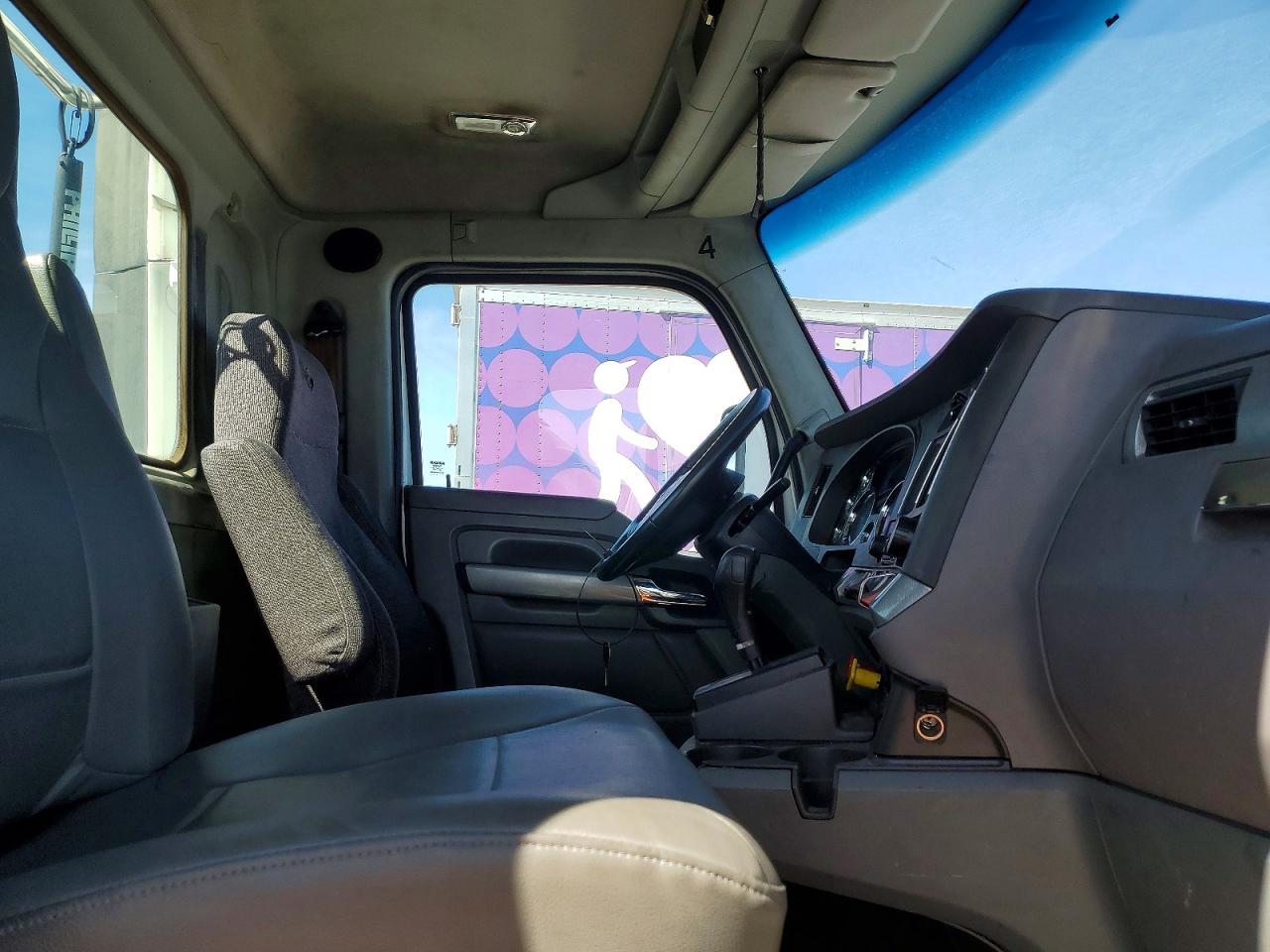 2016 KENWORTH All models VIN 1XKYA48XXGJ496667 photo 5