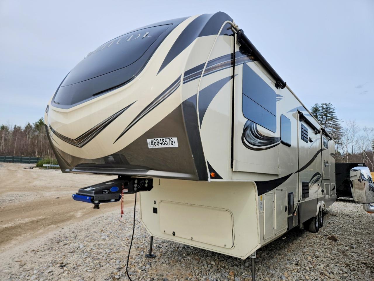 2021 GRAND Solitude VIN 573FS4322MAA01123 photo 2