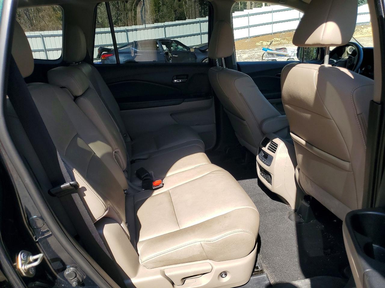 2016 Honda Pilot VIN 5FNYF5H97GB043943 photo 11