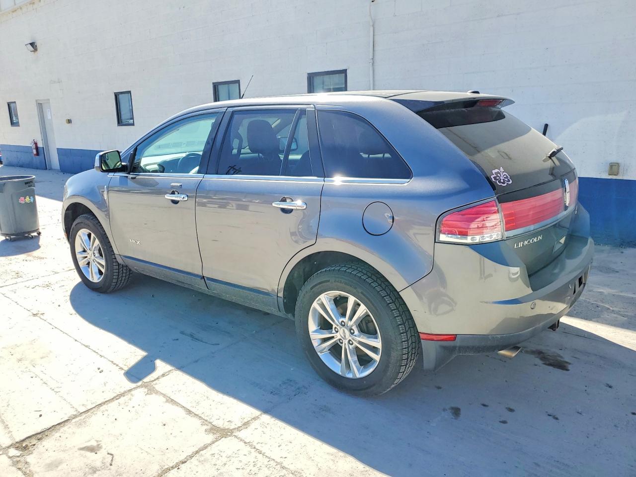 2010 LINCOLN Mkx VIN 2LMDJ8JC2ABJ21604 photo 2