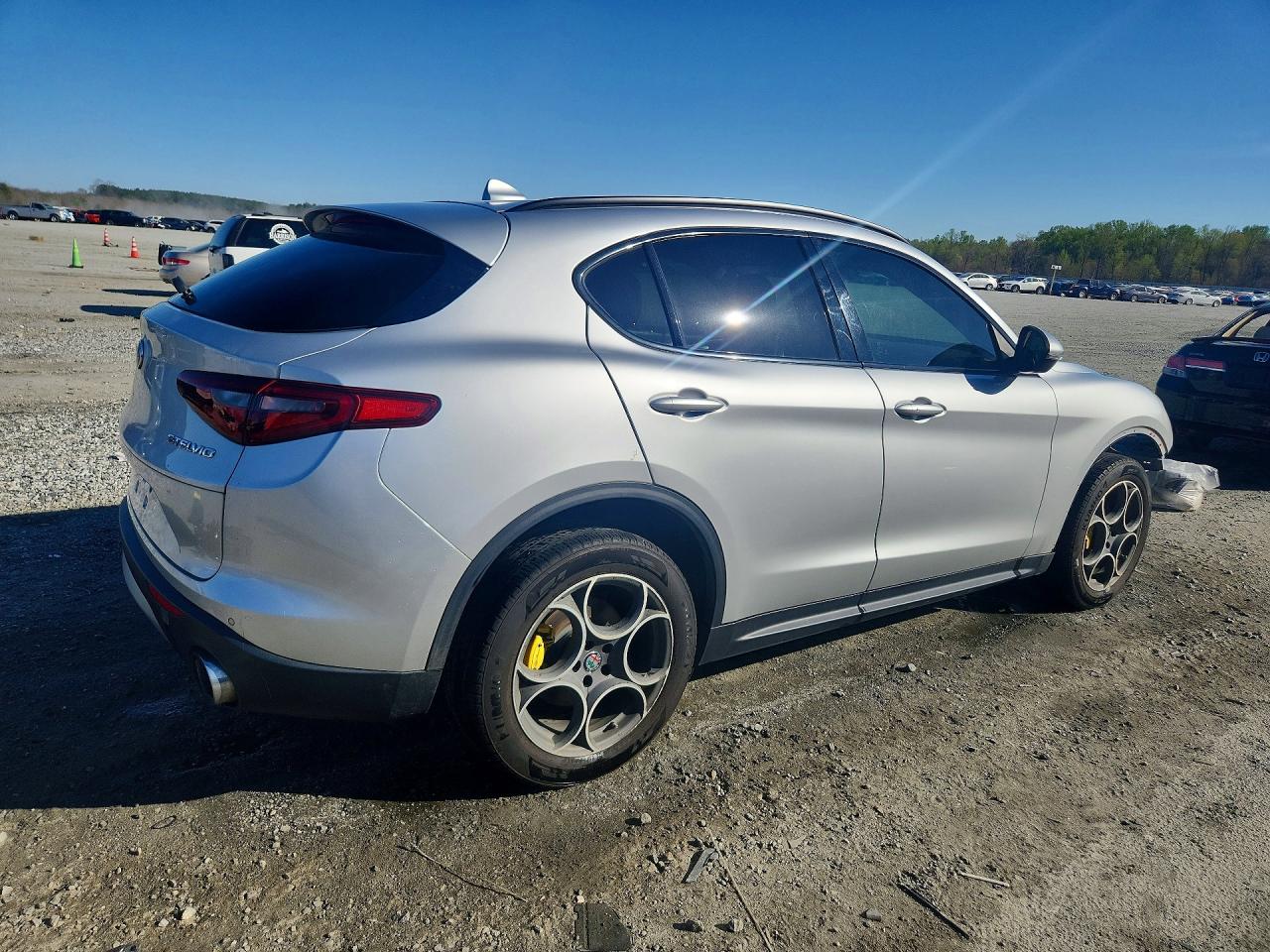 2018 Alfa Stelvio VIN ZASFAKPN9J7B78686 photo 3