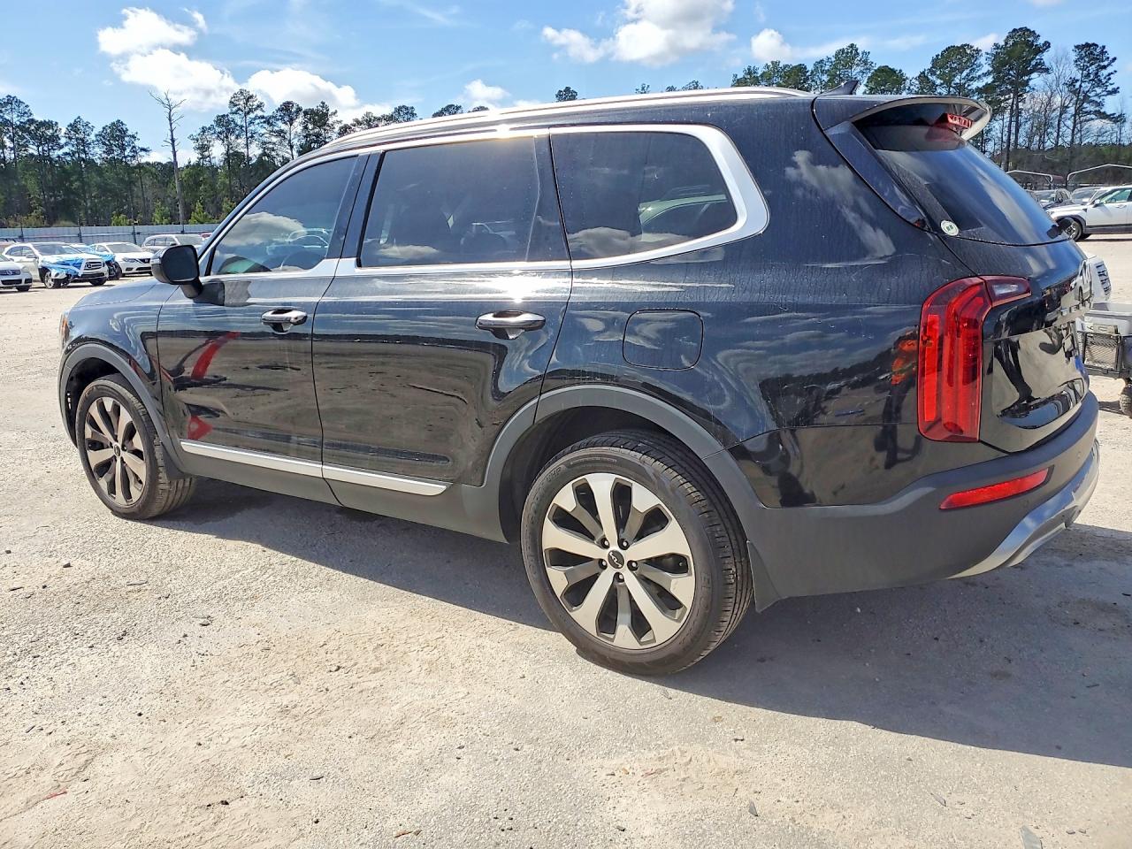 2022 Kia Telluride VIN 5XYP64HC2NG203783 photo 2