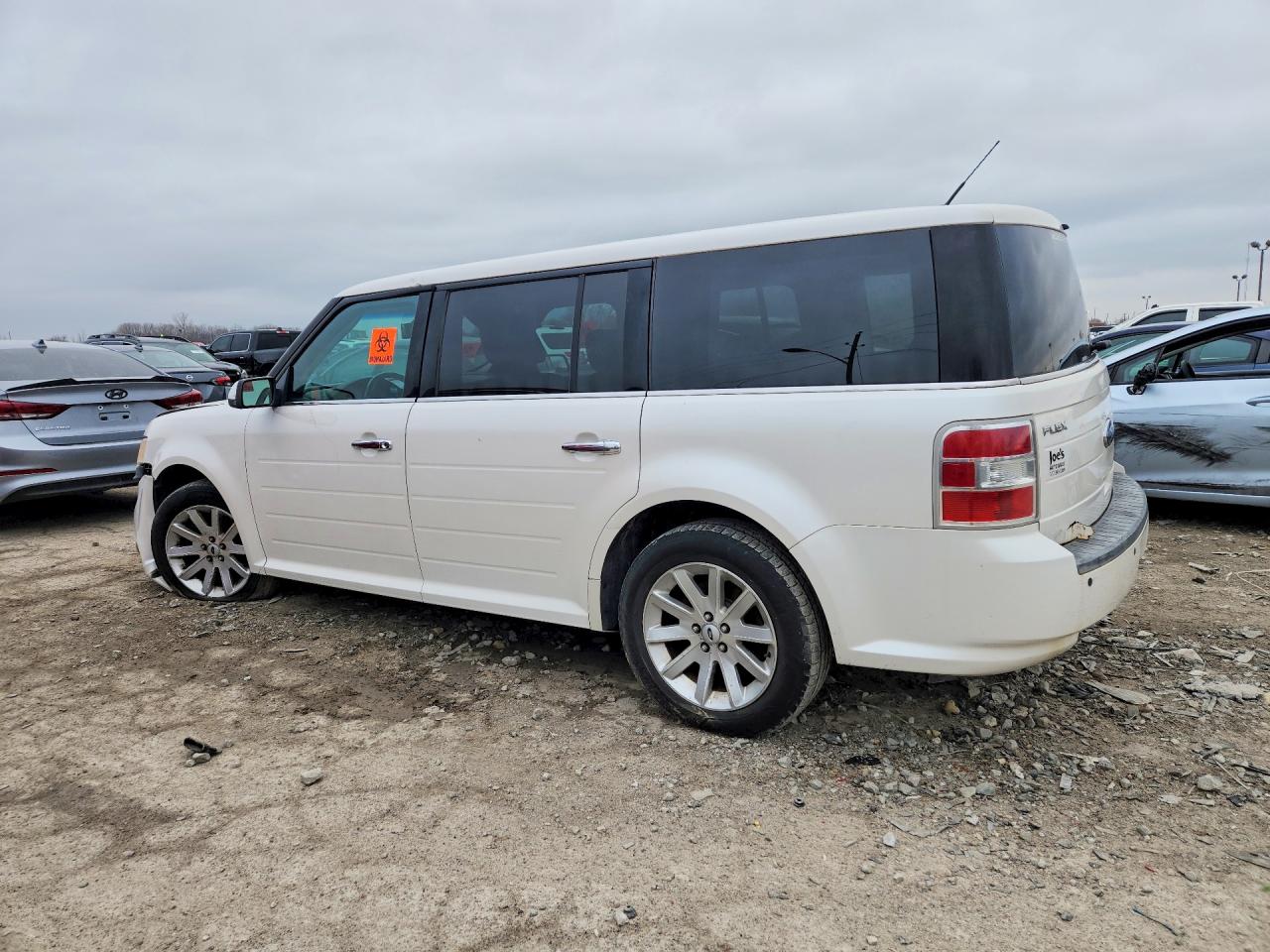 2009 Ford Flex VIN 2FMEK62CX9BA19849 photo 2