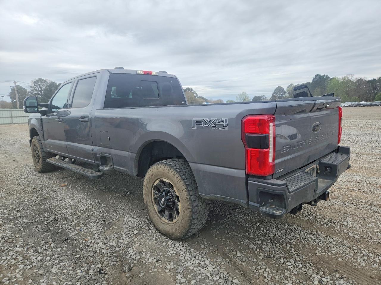2024 Ford F350 VIN 1FT8W3BT4REF26626 photo 2