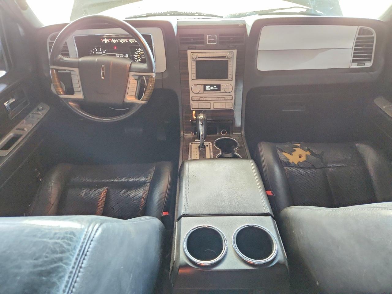 2010 Lincoln Navigator VIN 5LMJJ2H51AEJ09433 photo 8
