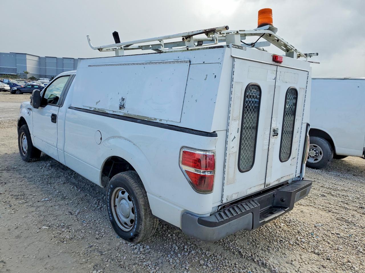 2010 Ford F150 VIN 1FTMF1CW6AKC08685 photo 2