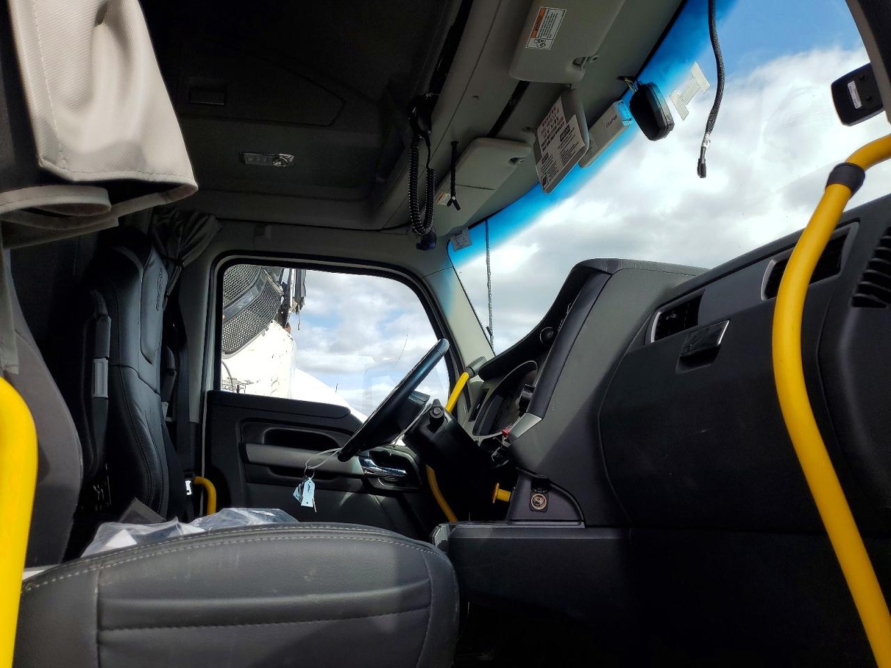 2025 KENWORTH All other VIN 1XKYD49X7SJ137470 photo 5
