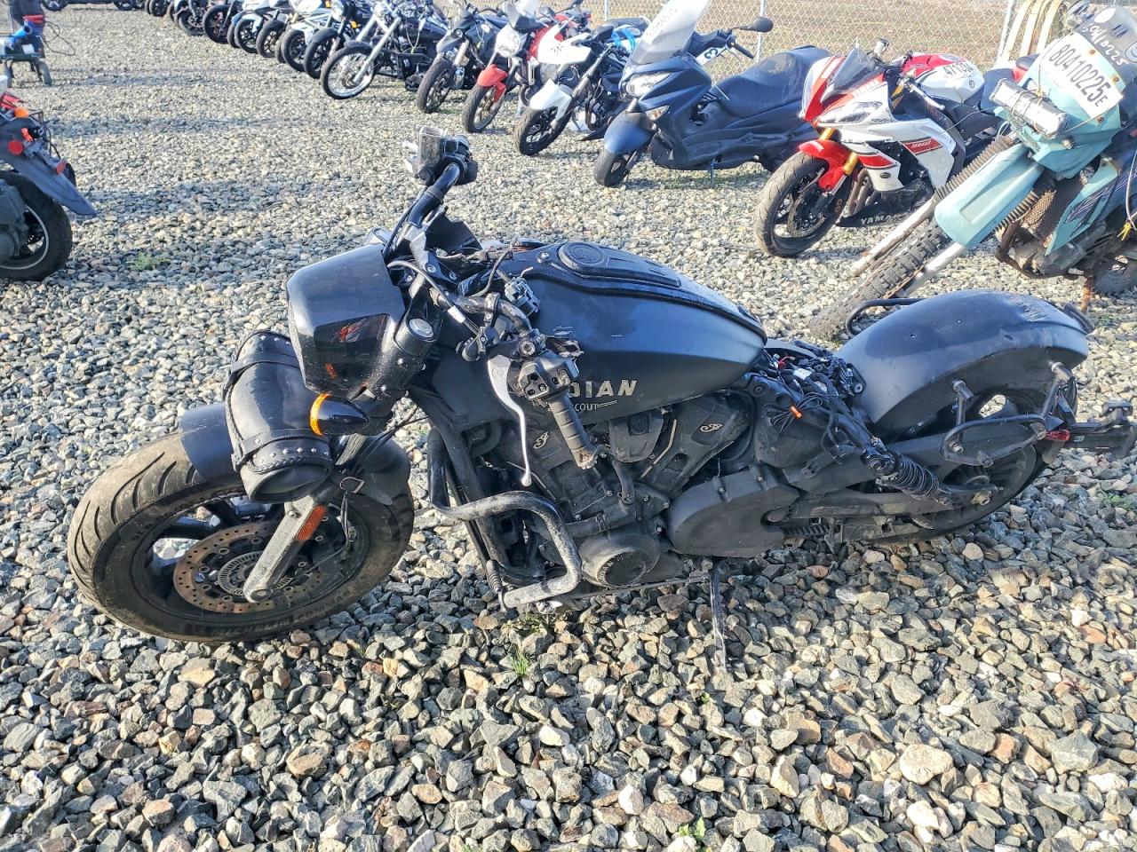 2025 INDIAN Motorcycle VIN 56KSBF764S3025799 photo 3