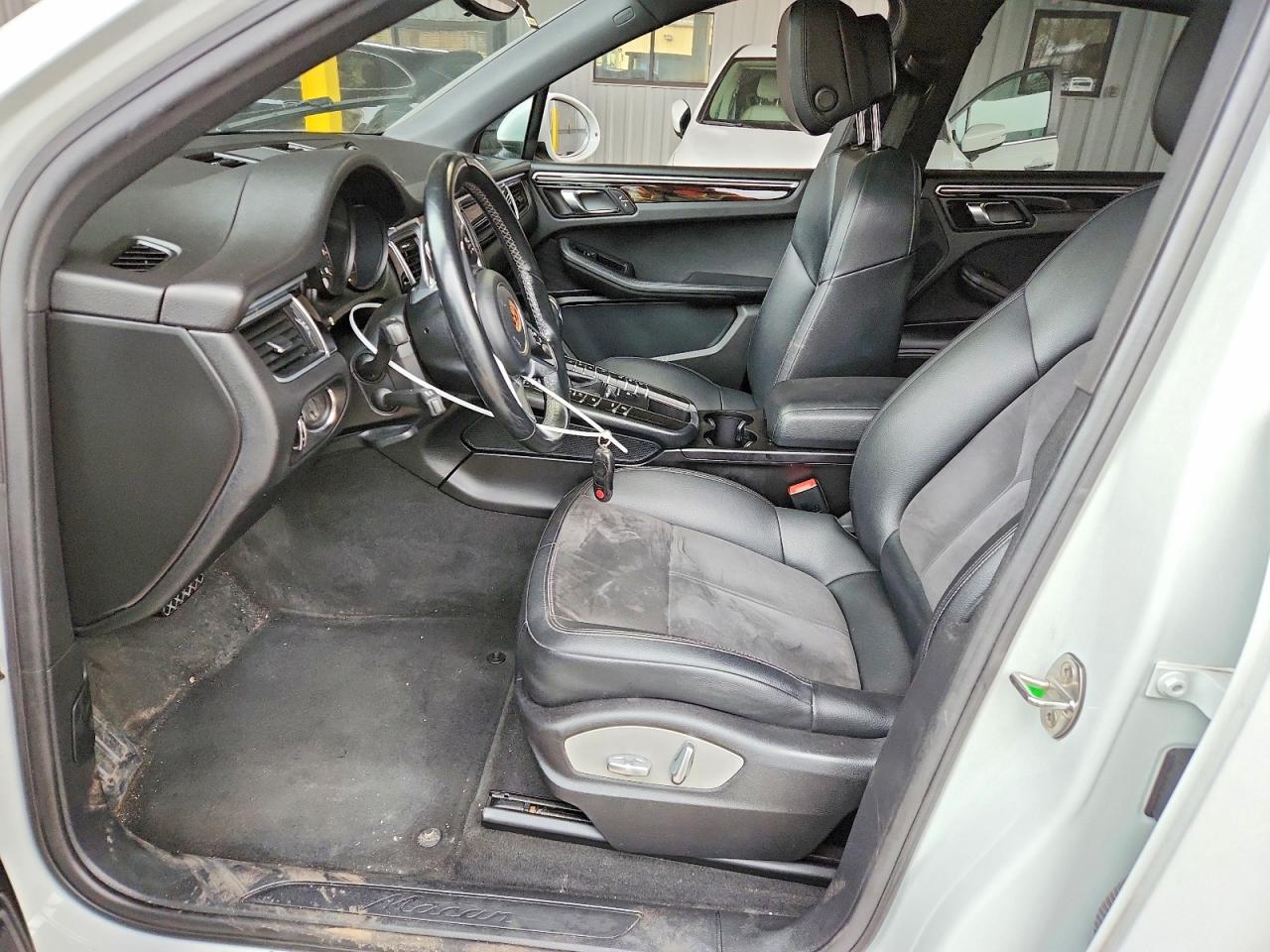 2017 Porsche Macan VIN WP1AA2A52HLB83398 photo 7