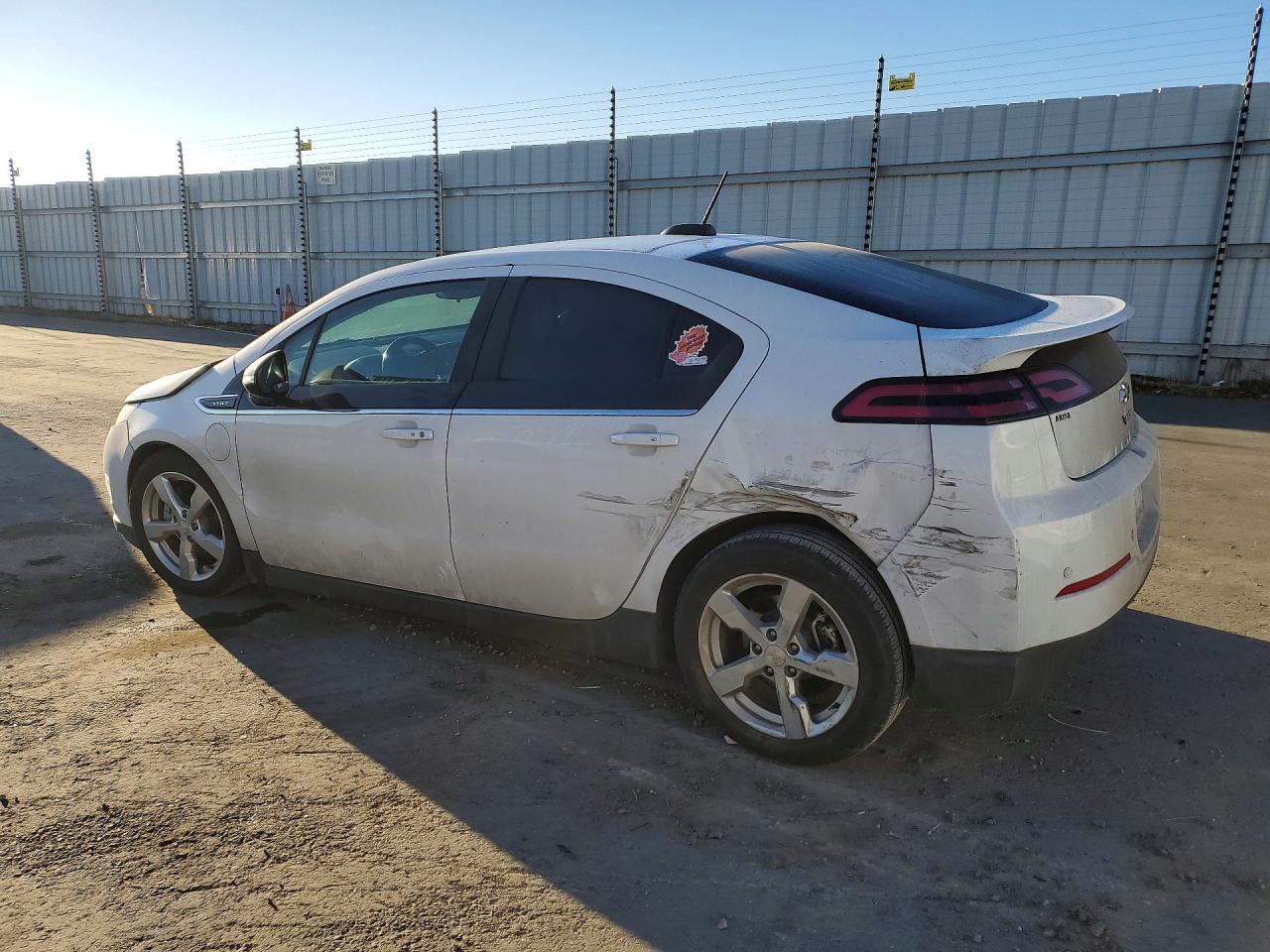 2015 Chev Volt VIN 1G1RD6E43FU139754 photo 2