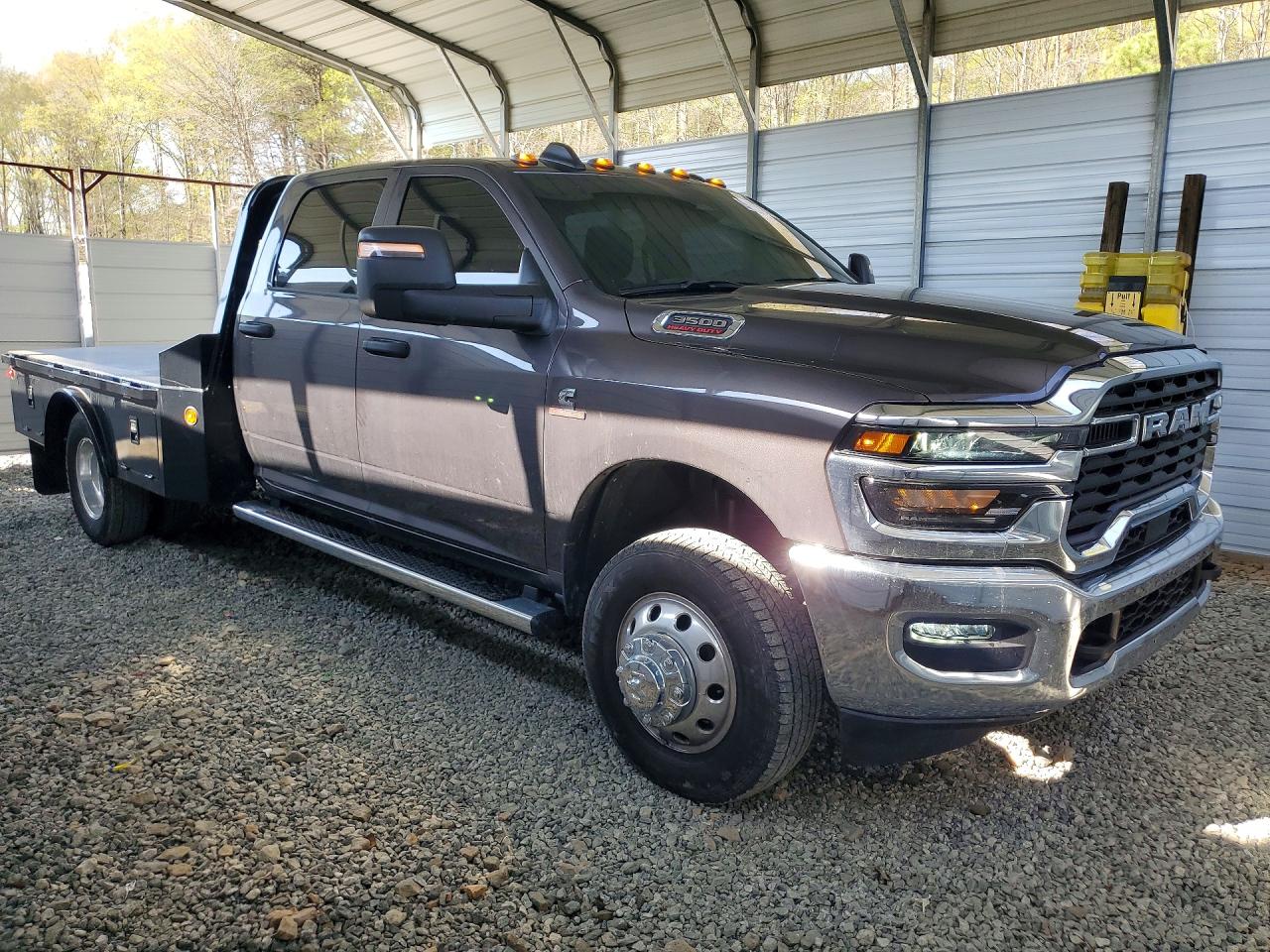 2025 Ram 3500 VIN 3C7WRTCL2SG517356 photo 4