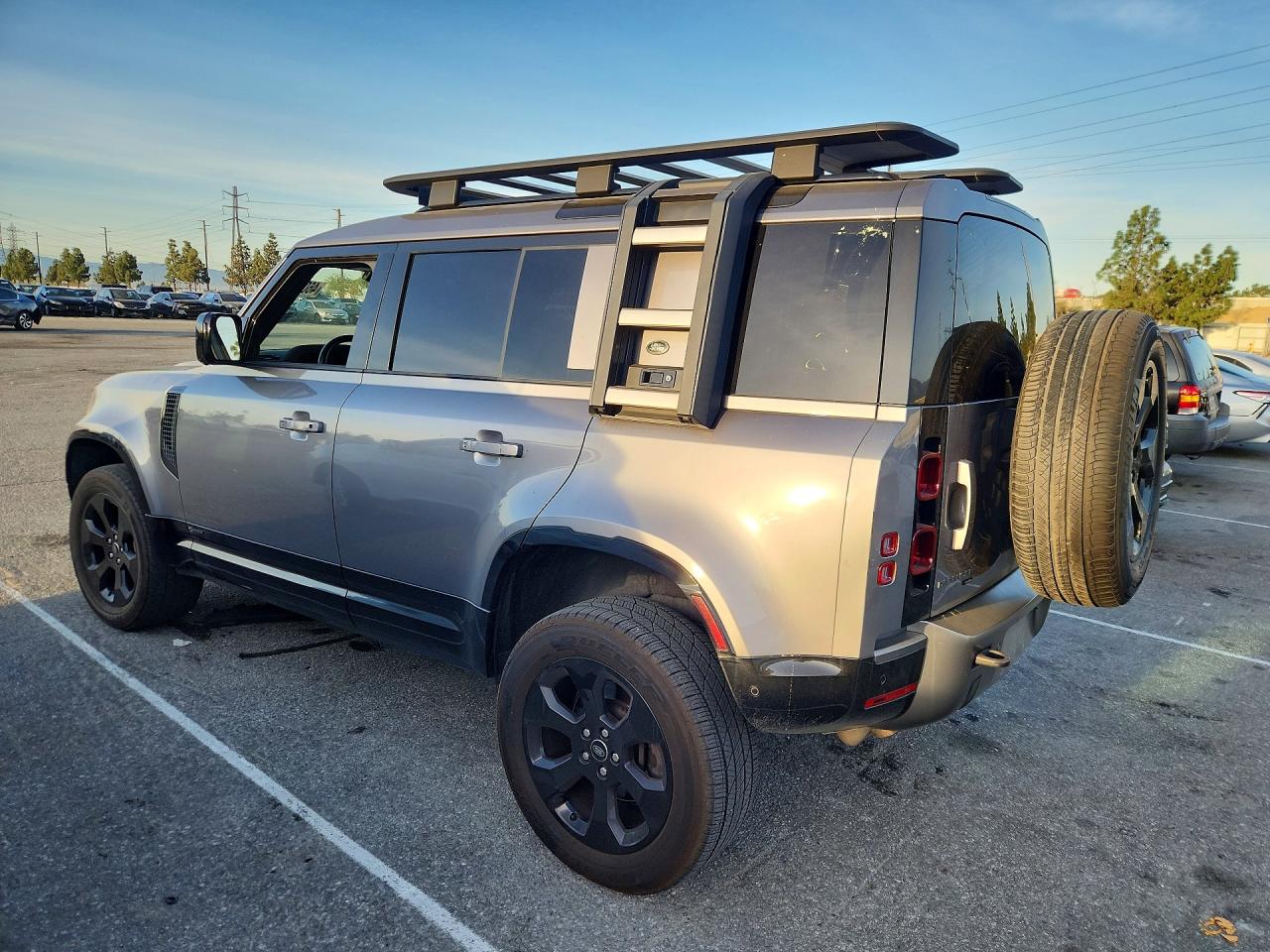 2021 Land Defender VIN SALE27RU2M2040338 photo 2