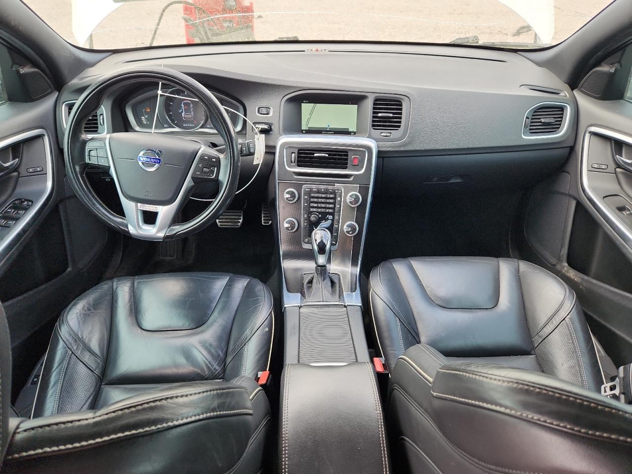 2016 Volvo V60 VIN YV149MSP3G1309825 photo 8