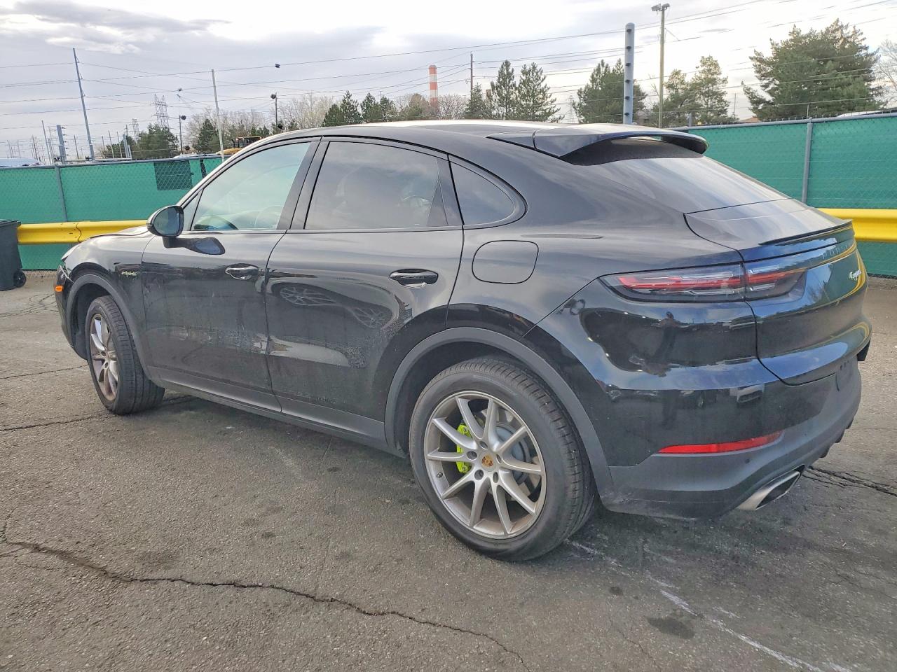 2022 Porsche Cayenne VIN WP1BE2AY4NDA51297 photo 2