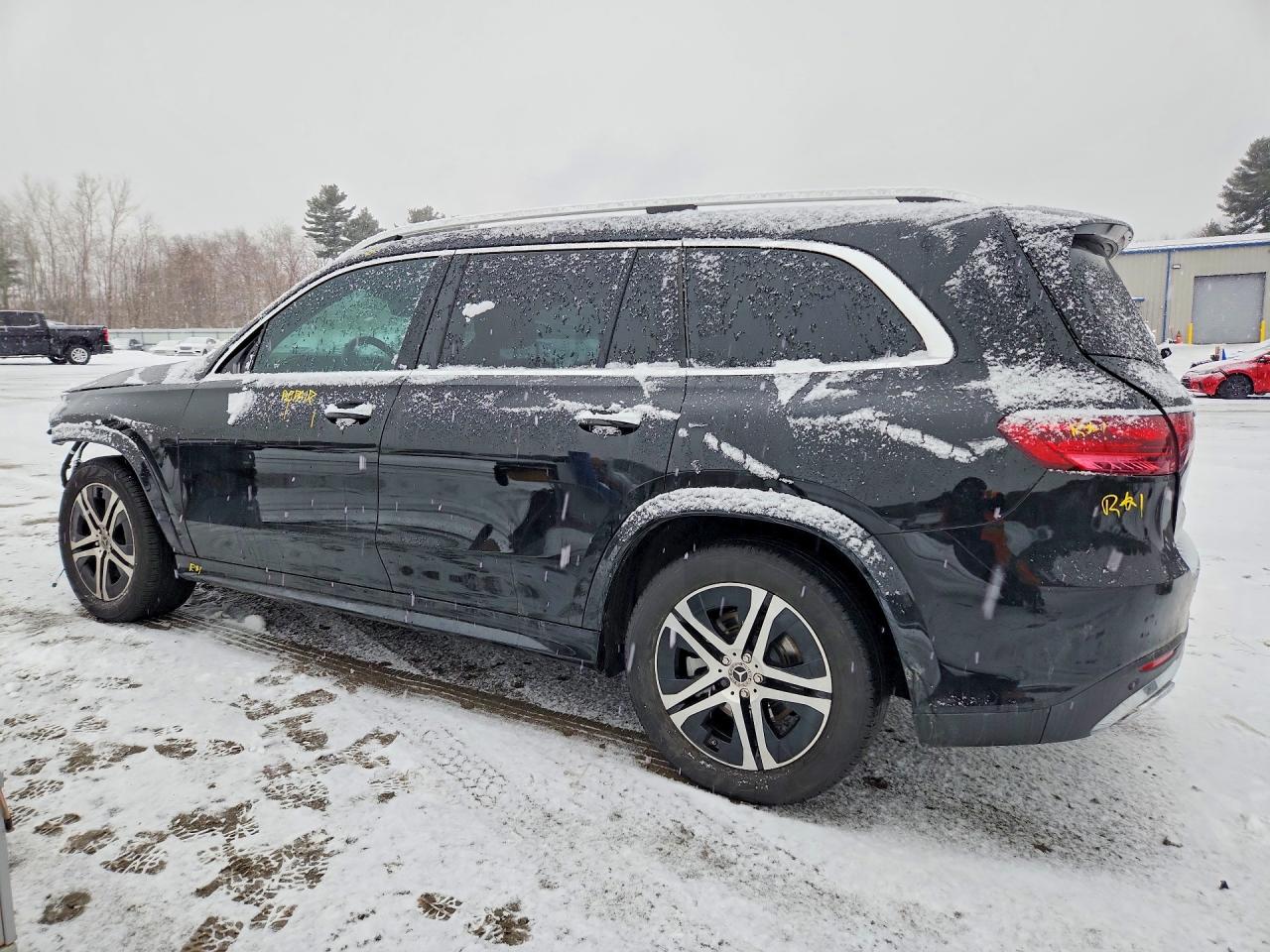 2024 Mercedes-Benz Gls VIN 4JGFF5KE7RB086080 photo 2