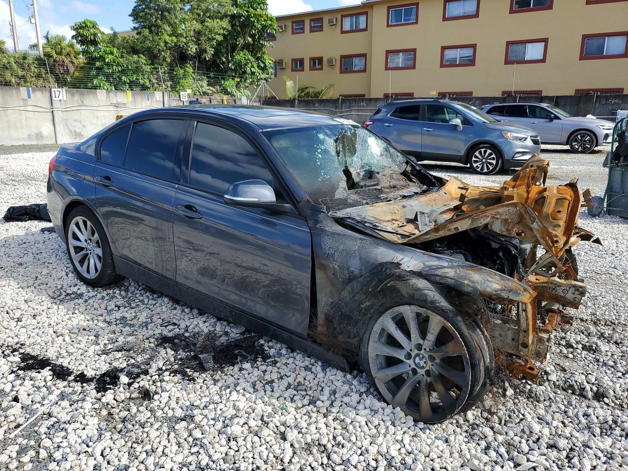 2012 BMW 3 series VIN WBA3A5C57CF347094 photo 4