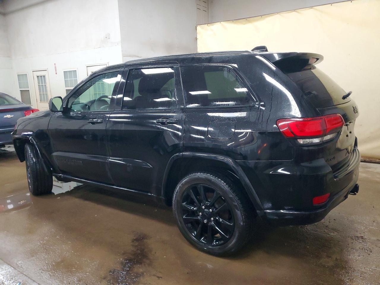 2018 Jeep Grand cher VIN 1C4RJFAG3JC407698 photo 2
