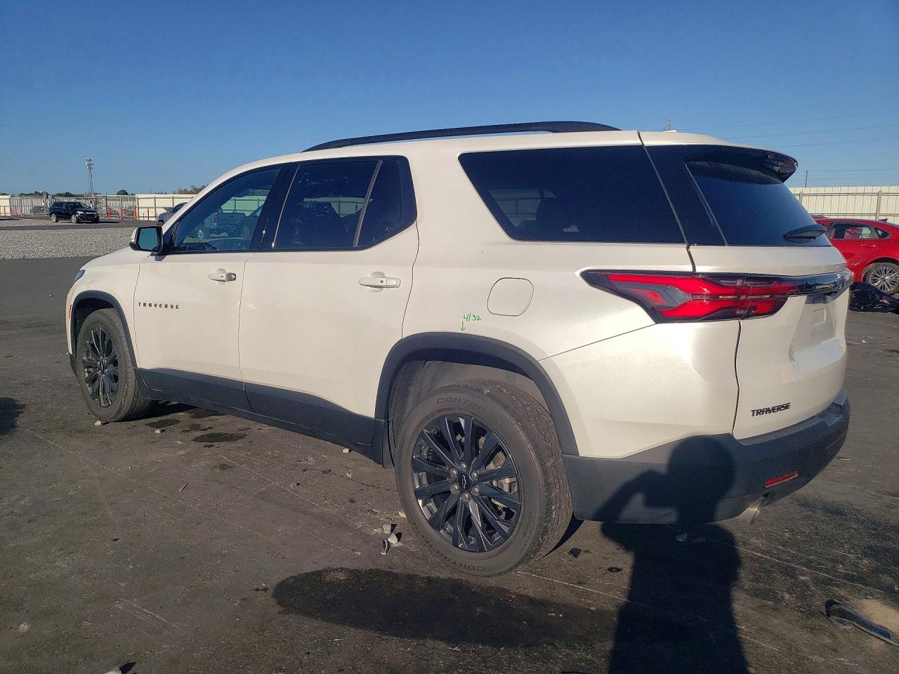2023 Chevrolet Traverse VIN 1GNERJKW9PJ193683 photo 2