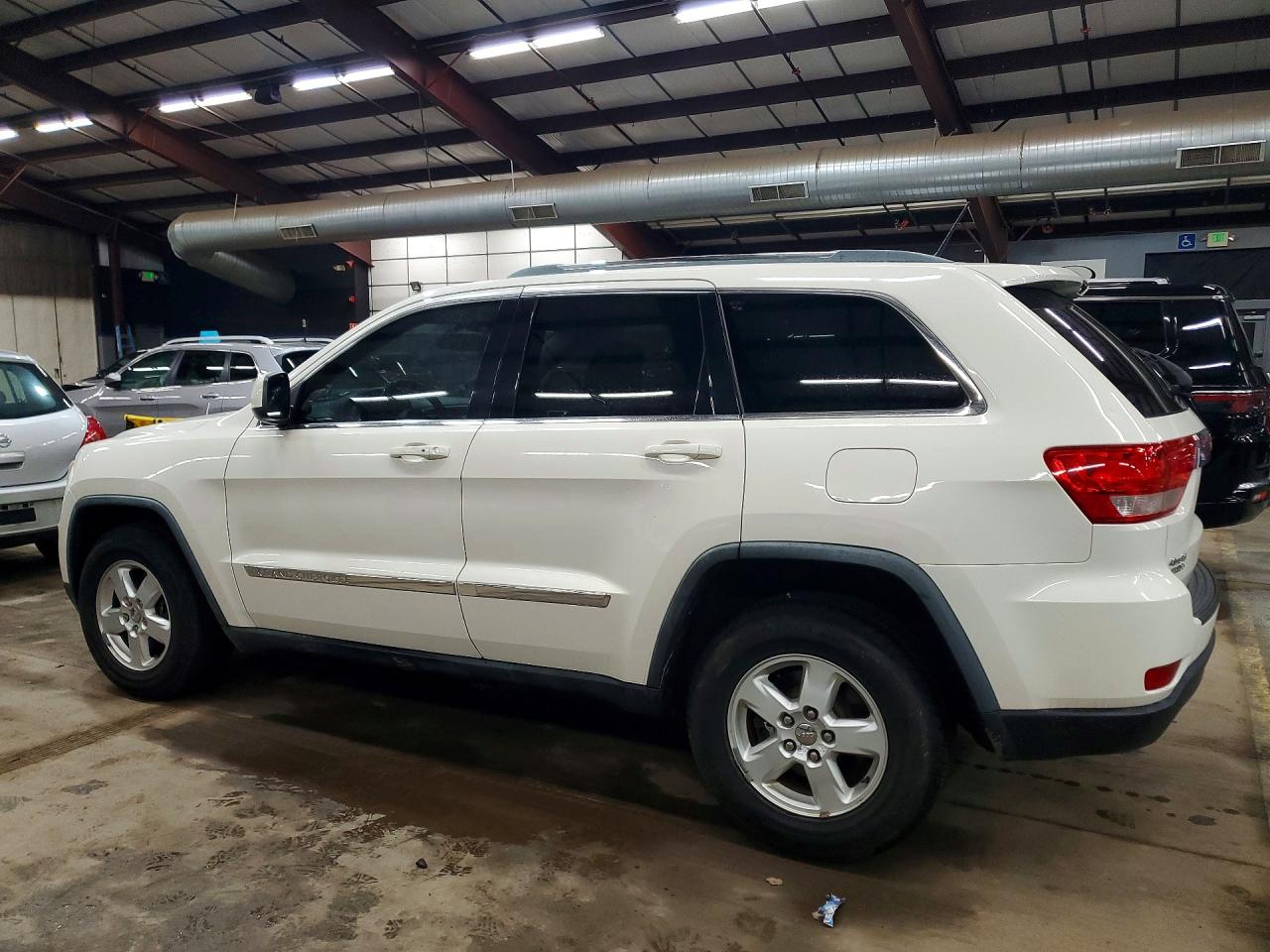 2011 Jeep Grand cher VIN 1J4RR4GG0BC640955 photo 2