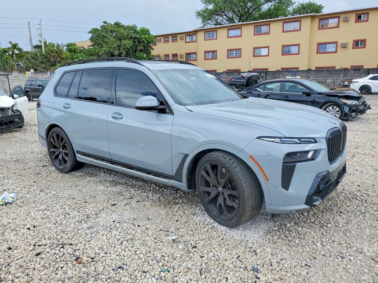 2025 BMW X7 VIN 5UX23EM0XS9Y68348 photo 4
