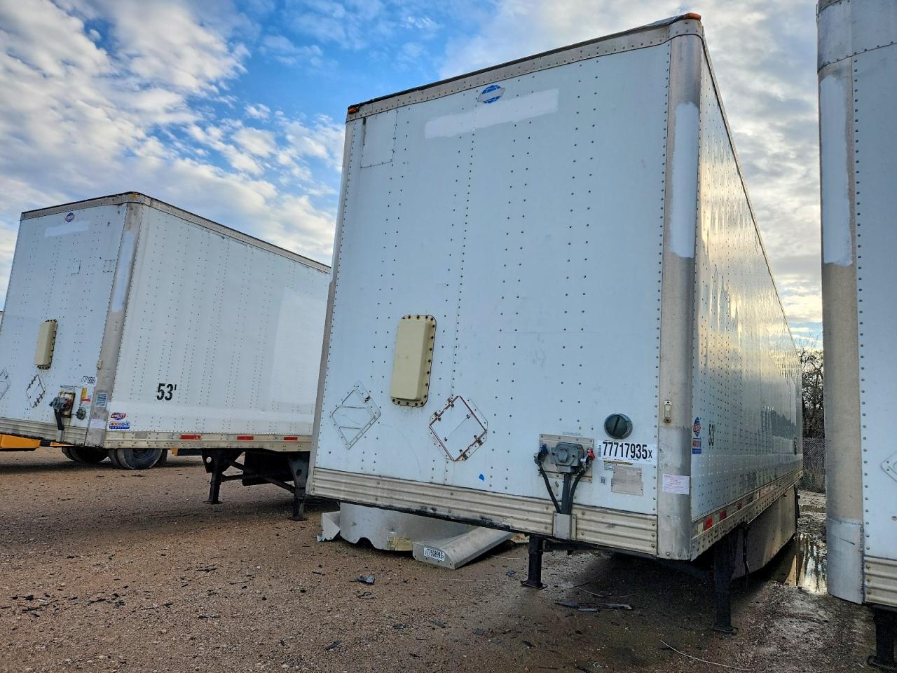 2014 UTILITY All models VIN 1UYVS2535EP766286 photo 2