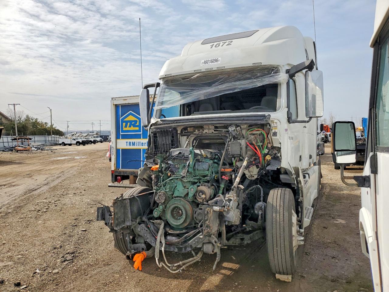 2024 VOLVO Vn VIN 4V4NC9EH9RN641099 photo 2