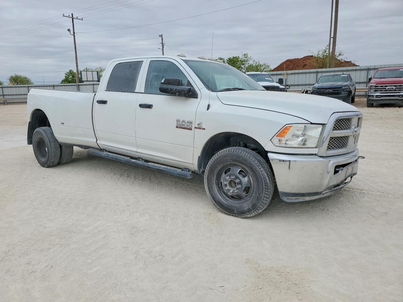 2017 Ram 3500 VIN 3C63RPGL9HG635289 photo 4